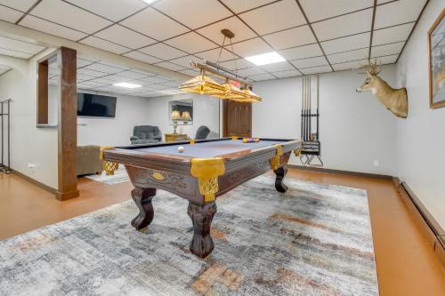 9 Mi to Downtown Rushville Cozy Getaway with Grill