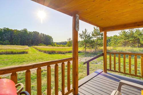 9 Mi to Lake Michigan Secluded Cabin Getaway