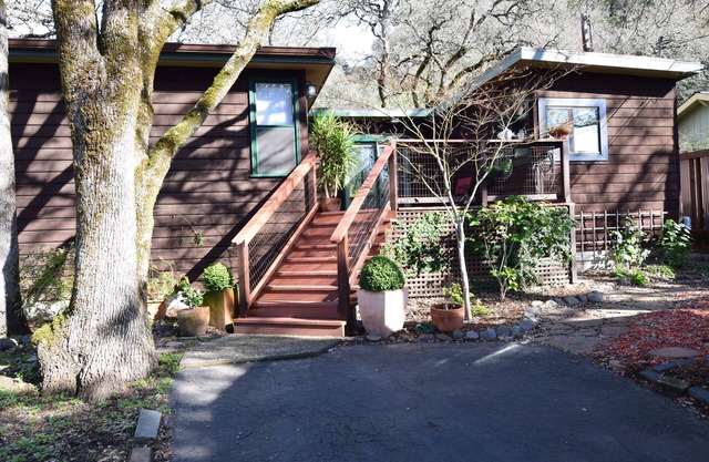 9 Oaks- The gem under the Oak Trees!