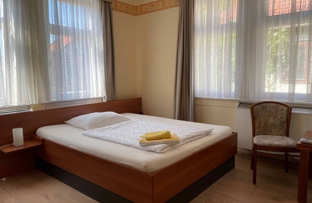 9 x Bedroom Pension in serene Ruhla with WiFi