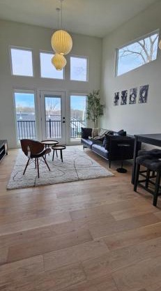 902 S East Street Stays