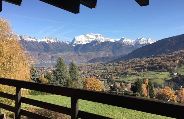 90m² chalet overlooking Lake Annecy