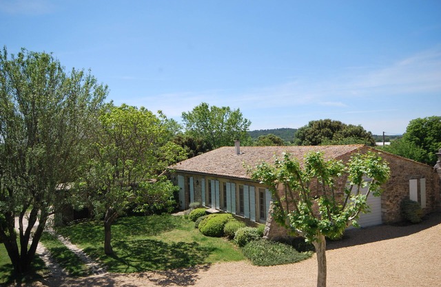 90m2 self-contained gîte in a pretty guest house with swimming pool