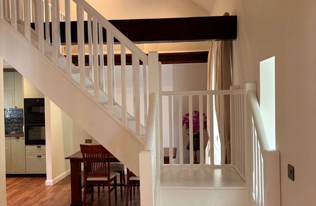 A 2bed, 2bath cottage with loft suite located in the historic Walworth Demesne.