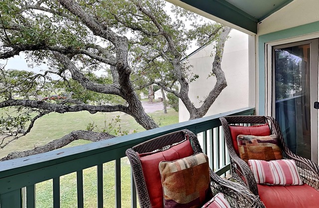 A Bay From It All | Access to Pool + Lighted Pier & Racquet Courts