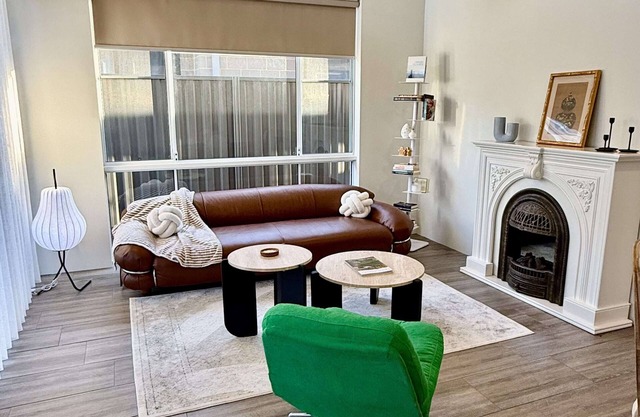 A beautiful 4x2 home on the Swan Valley door stop. Light and airy, 2 living rooms, separate laundry, large fully fenced backyard for the kids run around. Quiet street, walking distance to shops.