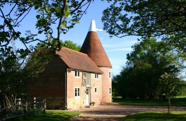 A beautiful detached oast house with two bedrooms and two bathrooms situated within easy reach of lo