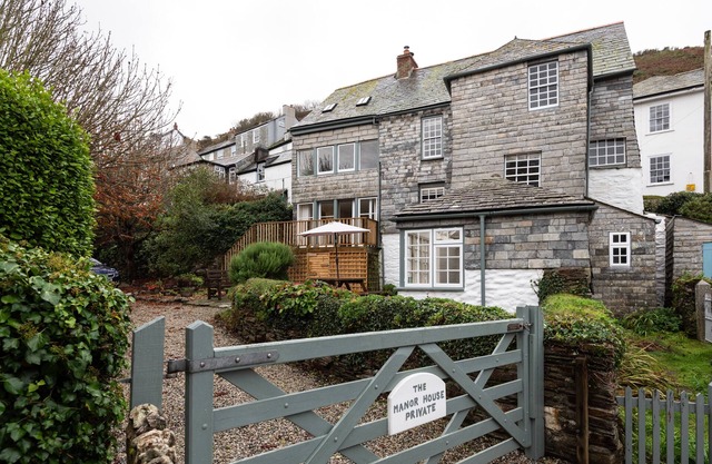 A beautiful Grade 2 listed Manor House with parking - 1 minute walk from beach