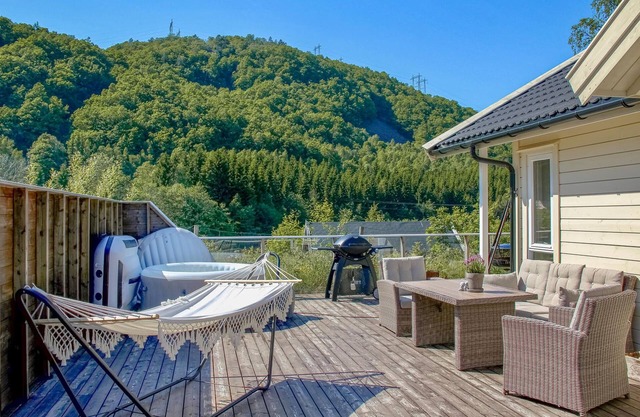A beautiful holiday home in a quiet location in Åptapark, not far from the Åptafjord.