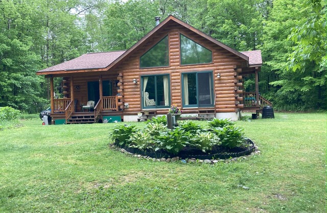 A Beautiful Log Cabin In The Woods, On Pontoosuc Lake, Yet Near Everything