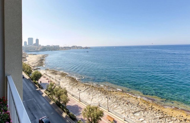 A Beautiful seafront home with balcony & Views