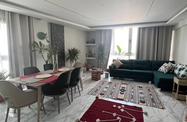 A beautifully Mixed theme between modern and traditional art decor Marble floors