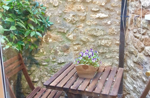 A charming character cottage with Abbey view