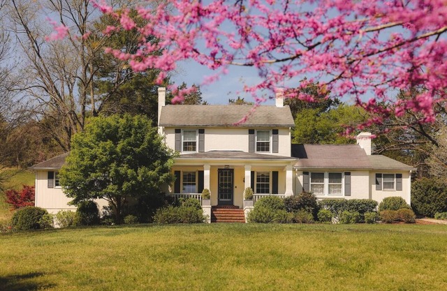 A Charming Estate Cottage at Grelen's Spotswood Lodge in Central VA