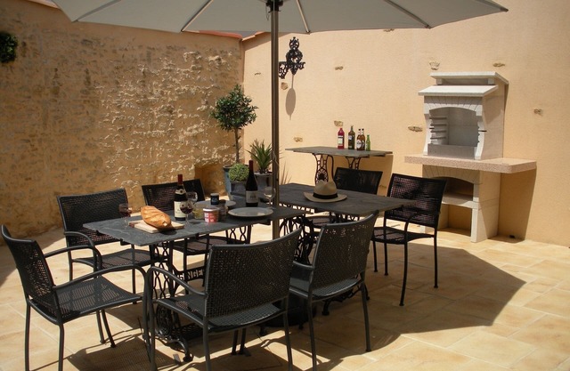 A charming house in rural hamlet near Sigournais, 30 minutes from the Puy du Fou