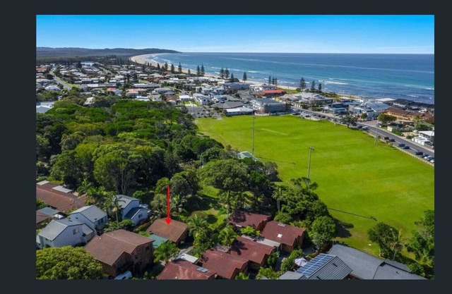 A cosy coastal cabin