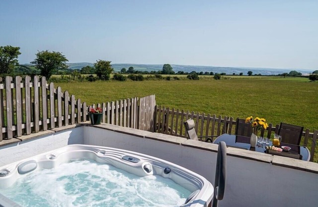 A cosy countryside cottage with a hot tub under the stars.
