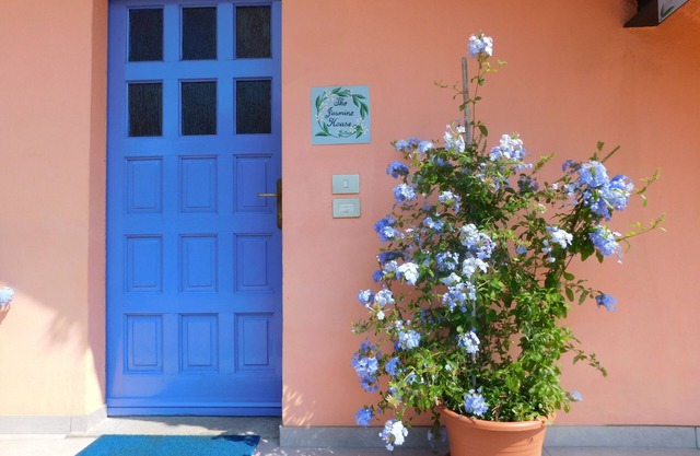 A Country House near the Lake Cod. 012104-CNI-00006 IT012104C24MJ5EPRC