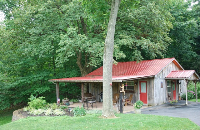 A Cozy Cottage Near the Heart of All Louisville Attractions!