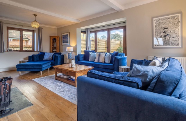 A delightful cottage conveniently located down a quite lane in the village