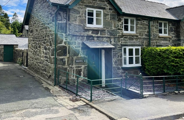 A foelas 2 bed cottage that sleeps 4 guests in 2 bedrooms