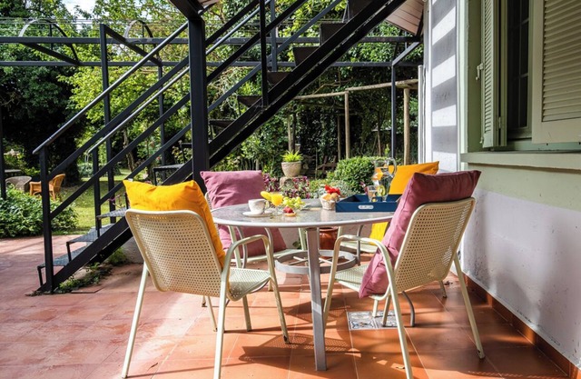 A garden among the vineyards, for 4