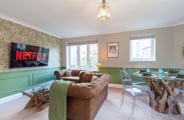 A gem nestled in the heart of Oxford with parking!