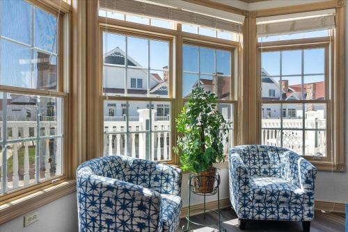 A Glorious Getaway Sheboygan - Blue Harbor Condo