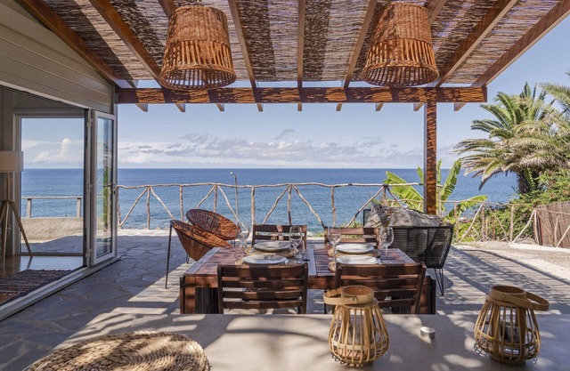 A Haven by the Sea, Casa da Rocha de Baixo,