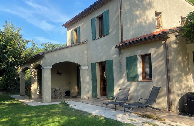 A haven of peace in Provence with magnificent views and close to lively village