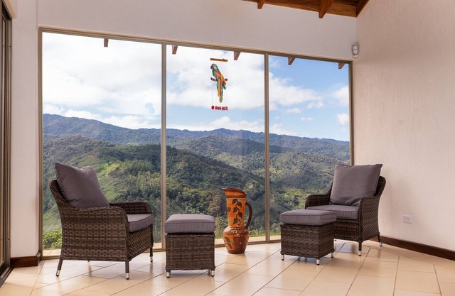 A home with beautiful mountain views. A Gem Close to Orosi.