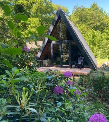 A-huis in het bos van Drenthe