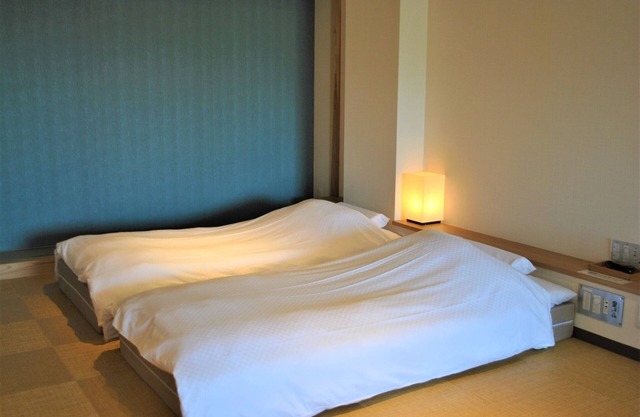 A Japanesestyle room with an indoor cypress bath /Ichinoseki Iwate