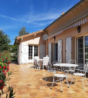 A la Volette, chambres d'hôtes, 2 à 6 personnes, linge et petit déjeuner inclus, jeux-cabanes pour enfants,