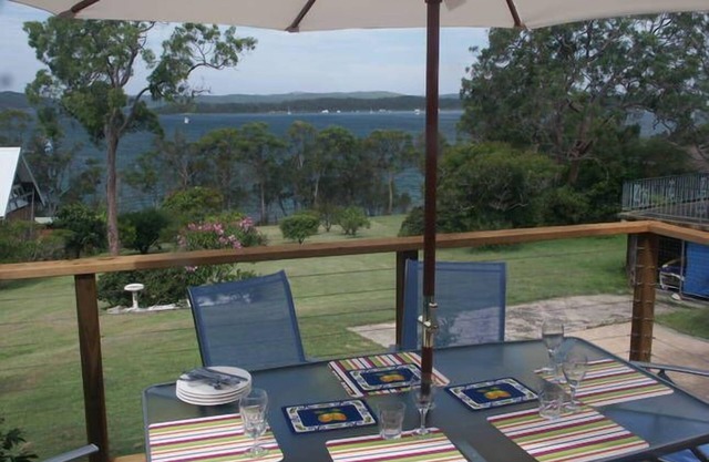 A Lakehouse Escape on the Waterfront