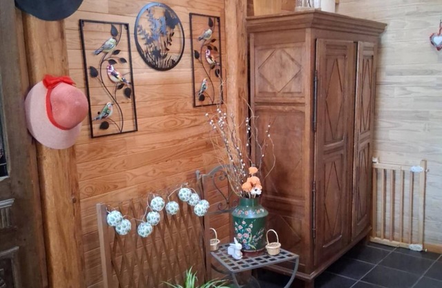 A large gîte all dressed in wood inside, with a lovely decor.