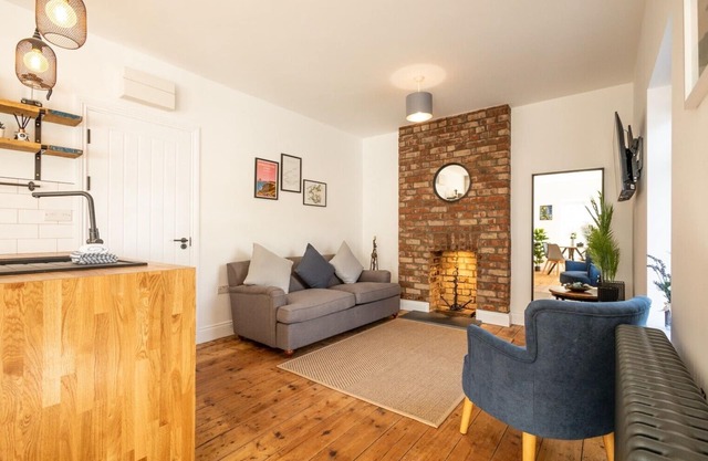 A light and airy apartment for 2 or 4 in the heart of St Dogmaels
