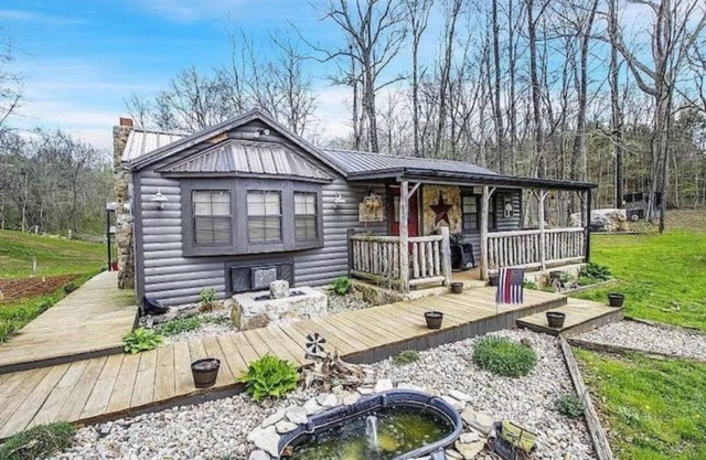 A little piece of heaven! Rustic cabin with a pond