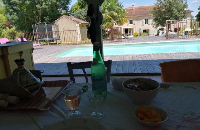 A Louer : Belle Maison Familiale Avec Piscine à Jegun
