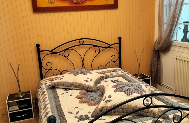 A Louer Chambre, lit Double, Tout Confort, Draps Fournis, Double Vitrage,