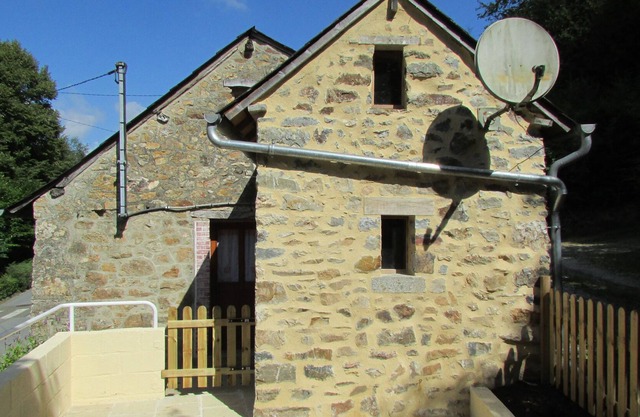 A Lovely 220+ years old cottage in the ‘Petit Cite de Charactere’ of Chailland.
