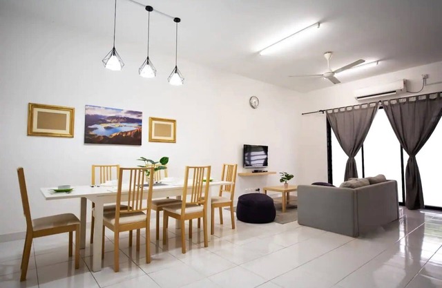 A Lovely 4BR Home Near Legoland & Hello Kitty