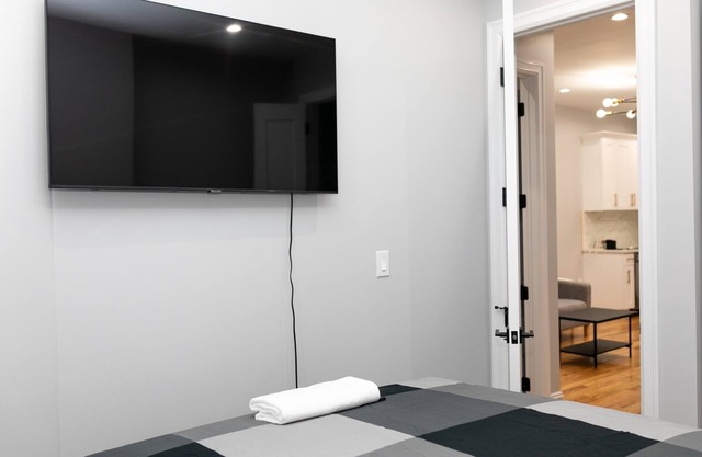 A lovely nice building, peaceful, brand new house with furniture, welcoming!n