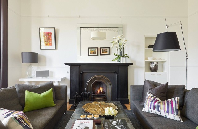 A luxury, spacious self-catering Edinburgh Townhouse with on-site parking and a south-facing garden.