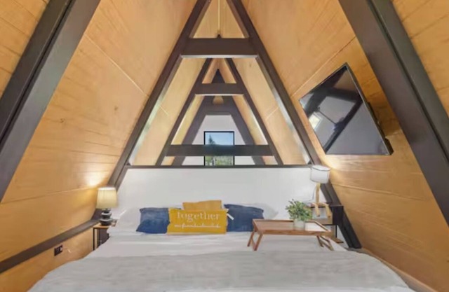 A-Mazing A-Frame Tiny Home! Loft/1 Mile to the Beach!