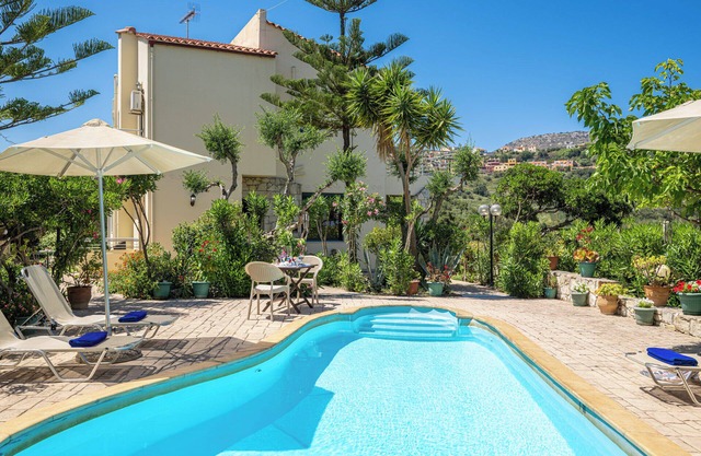 A modern, isolated villa with private pool and view of Georgioupolis bay
