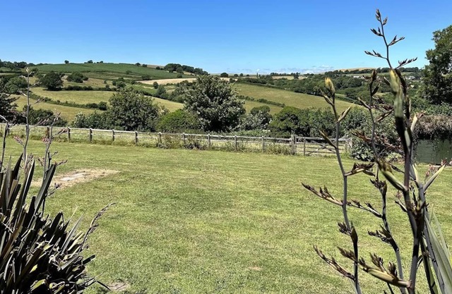 A Peaceful Haven With Stunning Views in Picturesque Riverside Village