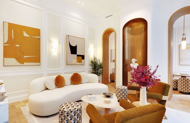 A Refined 2-BR/2BA with Services in Louvre - Saint-Honoré