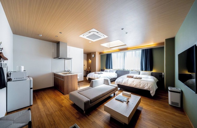 A room with a skylight An open space filled with natural light Conveniently located within a 5min/Hatsukaichi Hiroshima