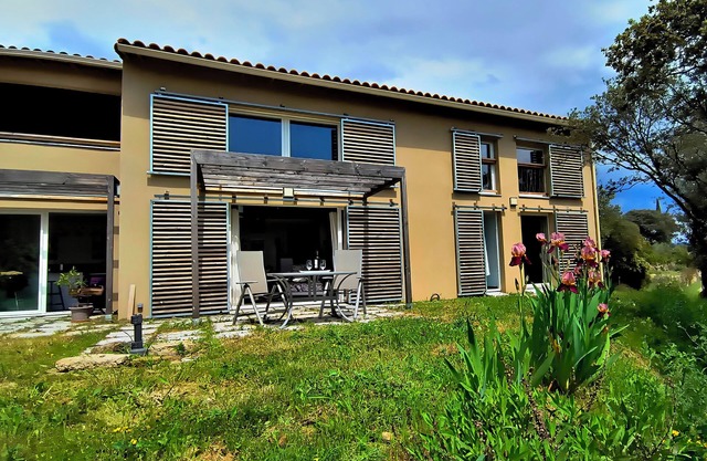 A spacious house with an unobstructed view, at the trailhead